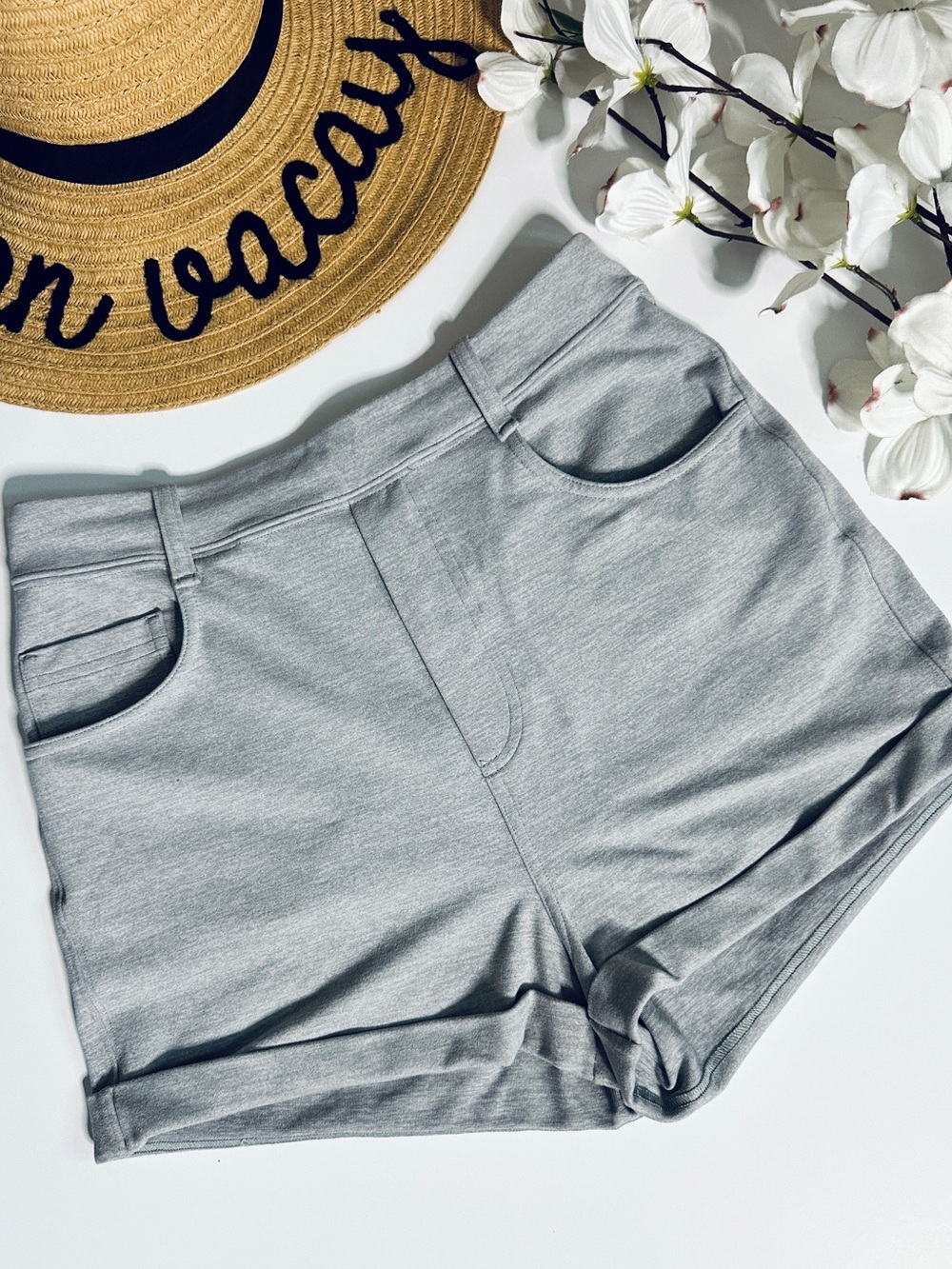 Lululemon OK Hi-Rise Trouser Shorts Heathered Gray Size 6 Stretch Casual